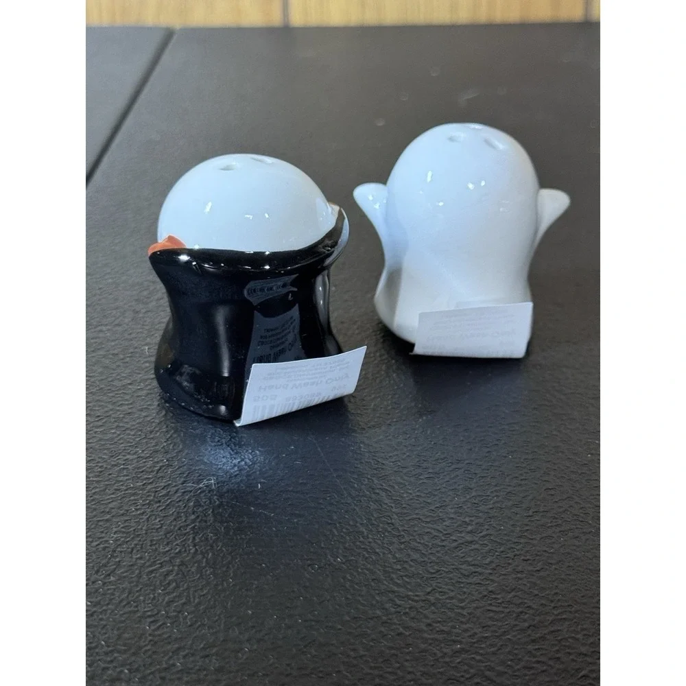 Cracker Barrel  Mini Ghost And Vampire Ghost Salt & Pepper Shaker Set 2025 New*